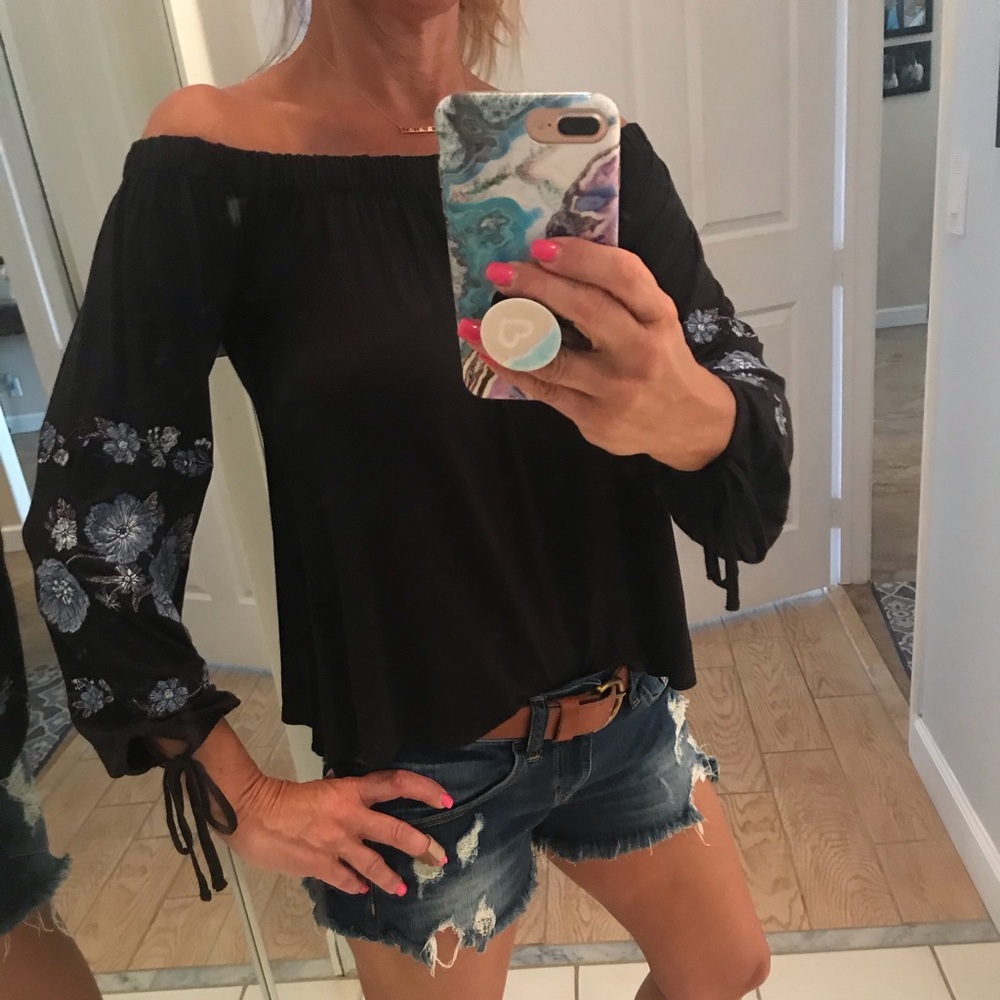 NWT off shoulder AE top